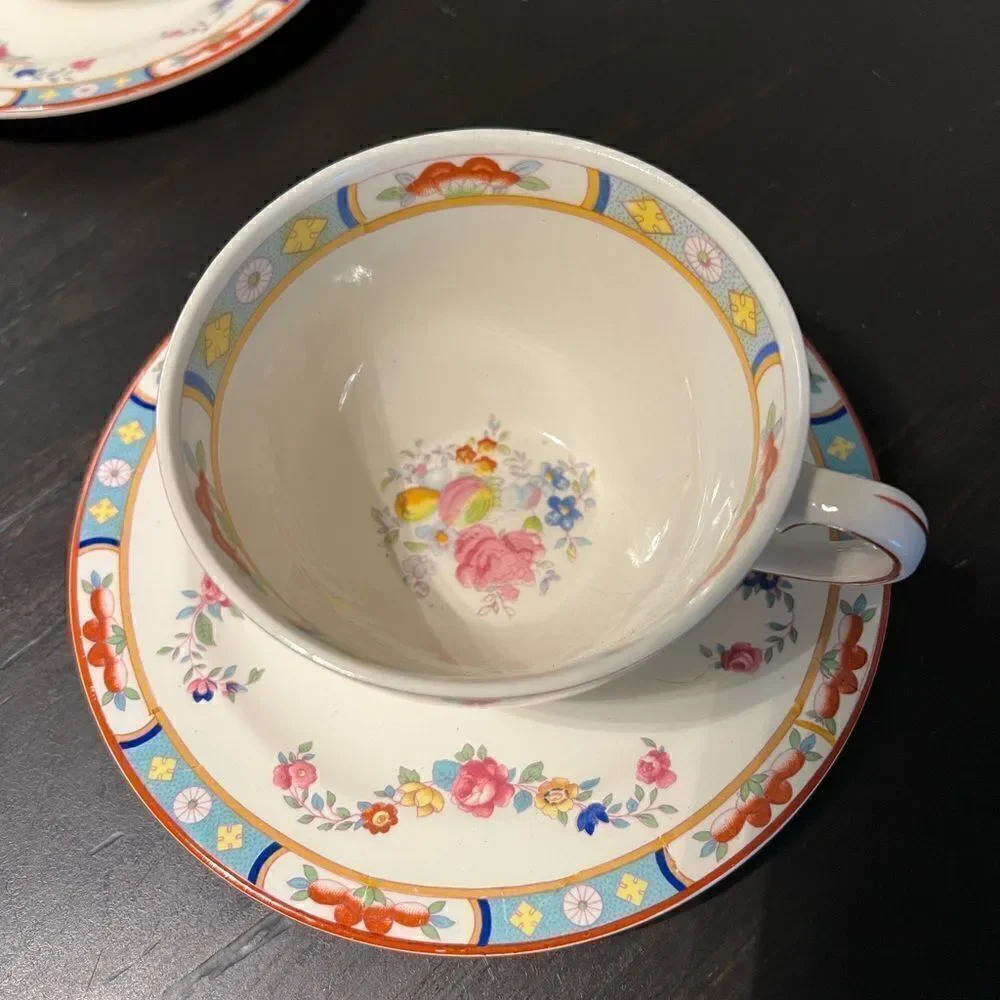 The Rosedale saucers /cups set